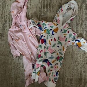 2 long-sleeve hooded rompers.